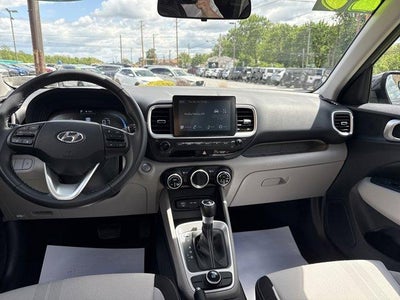 2025 Hyundai VENUE SEL IVT