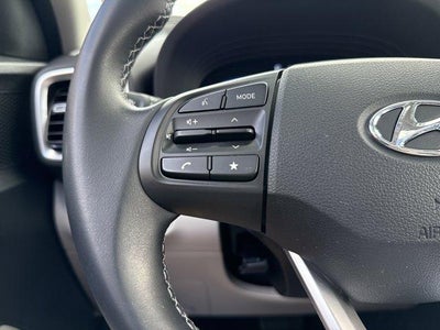 2025 Hyundai VENUE SEL IVT