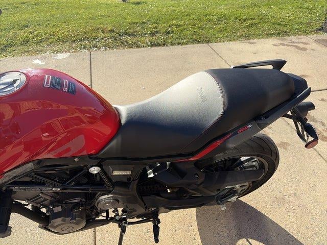 2022 Benelli 302S Base