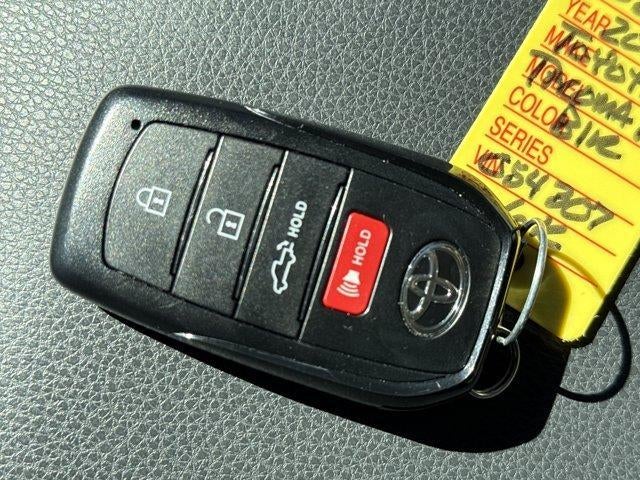 2026 Toyota Tacoma 4WD 4WD Limited Hybrid Double Cab 5' Bed AT (Natl)