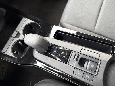 2024 Toyota Prius LE (Natl)