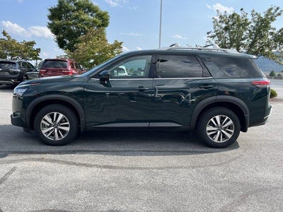 2025 Nissan Pathfinder SL 4WD