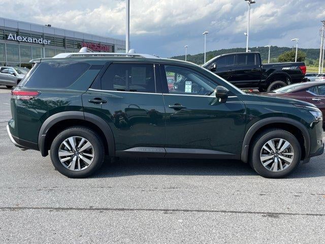 2025 Nissan Pathfinder SL 4WD