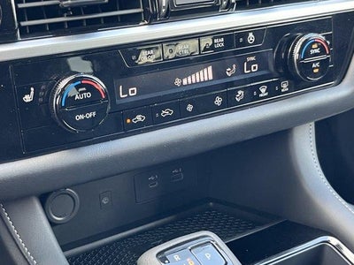 2025 Nissan Pathfinder SL 4WD