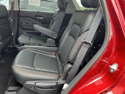 2023 Nissan Pathfinder SL 4WD