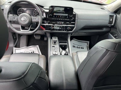 2023 Nissan Pathfinder SL 4WD