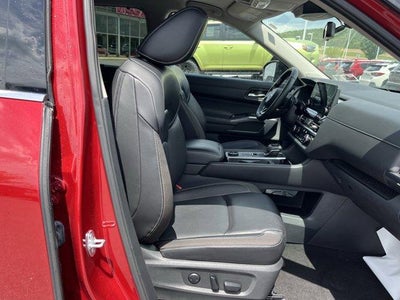 2023 Nissan Pathfinder SL 4WD