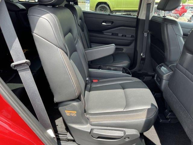 2023 Nissan Pathfinder SL 4WD