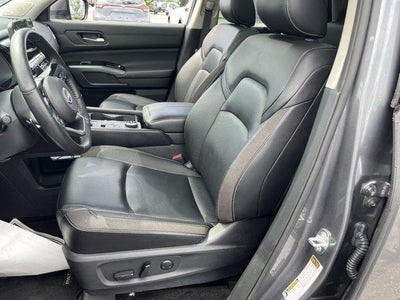 2023 Nissan Pathfinder SL 4WD