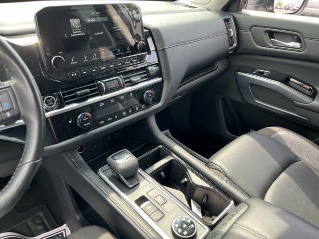 2023 Nissan Pathfinder SL 4WD
