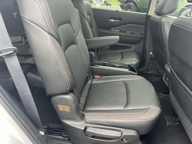 2023 Nissan Pathfinder SL 4WD