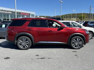 2022 Nissan Pathfinder Platinum 4WD