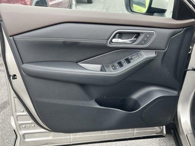 2023 Nissan Rogue AWD Platinum