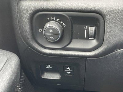 2021 RAM 1500 Big Horn 4x4 Crew Cab 5'7" Box