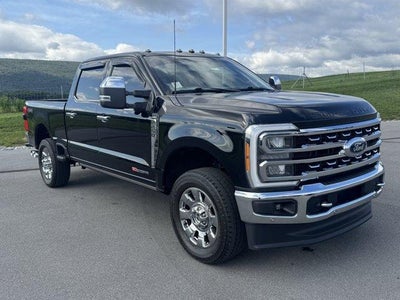 2023 Ford Super Duty F-250 SRW LARIAT 4WD Crew Cab 6.75' Box