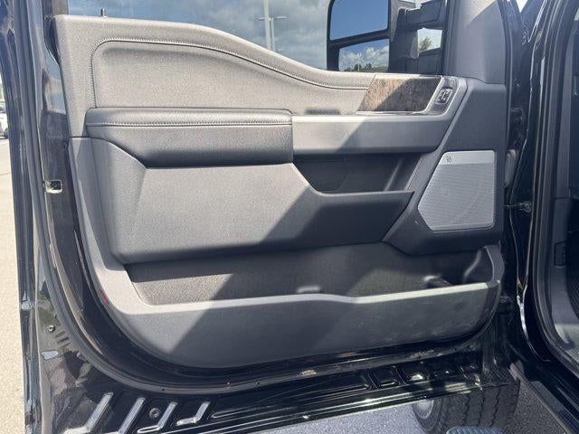 2023 Ford Super Duty F-250 SRW LARIAT 4WD Crew Cab 6.75' Box