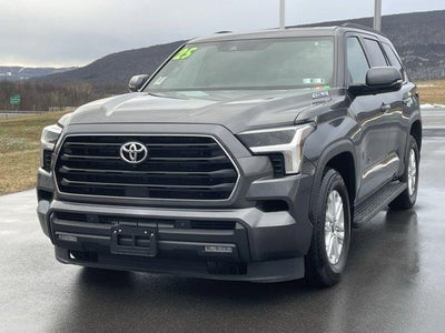 2025 Toyota Sequoia SR5 4WD (SE)