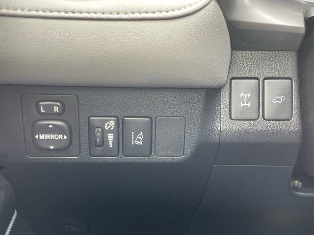 2017 Toyota RAV4 Limited AWD (GS)