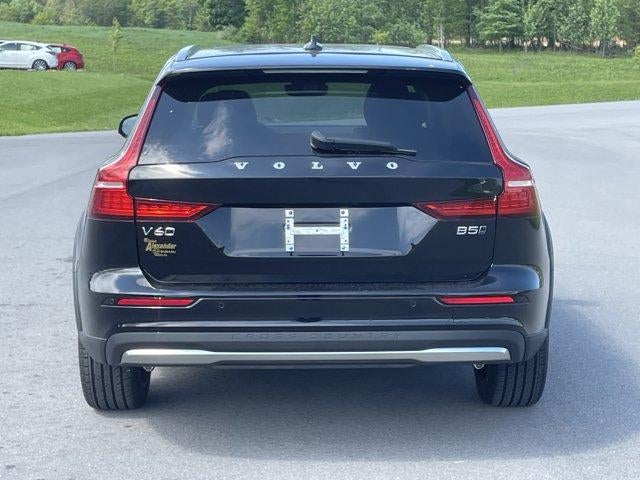 2025 Volvo V60 Cross Country B5 AWD Plus