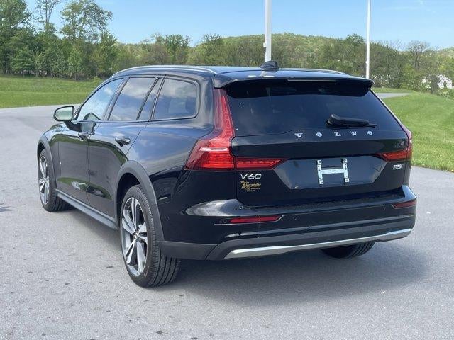 2025 Volvo V60 Cross Country B5 AWD Plus