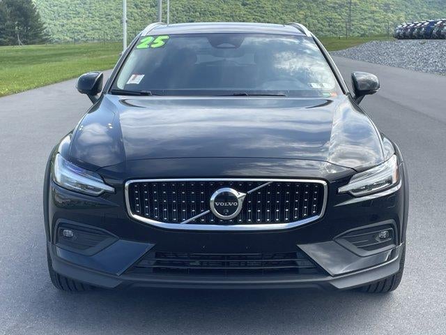 2025 Volvo V60 Cross Country B5 AWD Plus