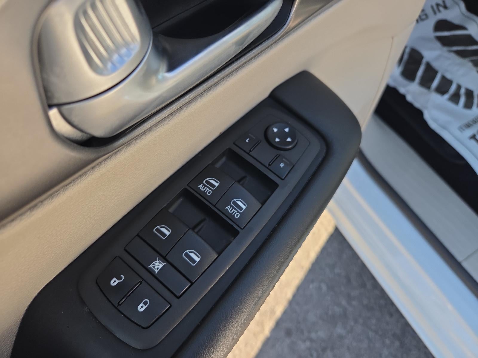 2024 Chrysler Pacifica Touring L FWD