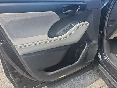 2023 Toyota Highlander LE AWD (SE)