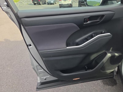 2024 Toyota Highlander LE AWD (SE)