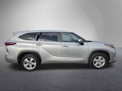 2024 Toyota Highlander LE AWD (SE)
