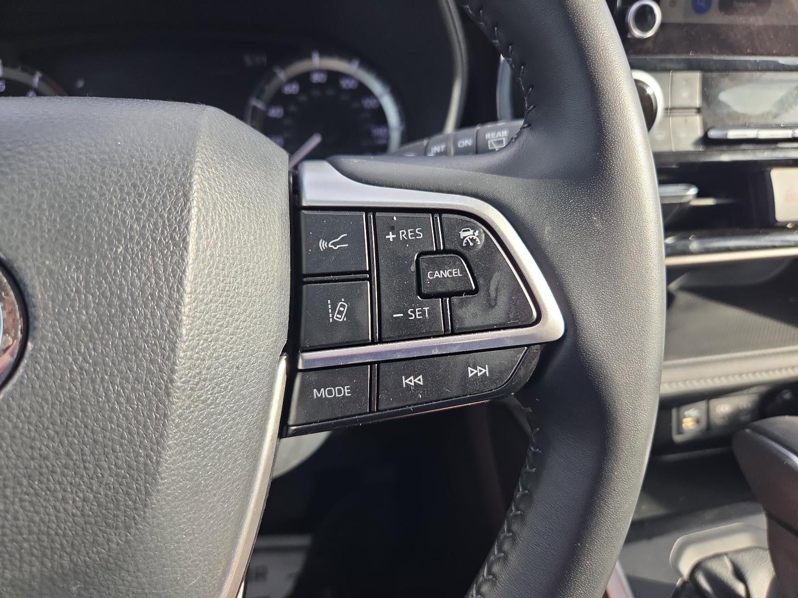 2024 Toyota Highlander LE AWD (SE)