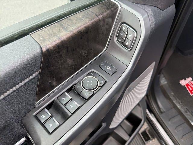 2024 Ford Super Duty F-250 SRW LARIAT 4WD Crew Cab 6.75' Box