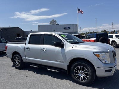2021 Nissan Titan 4x4 Crew Cab SV