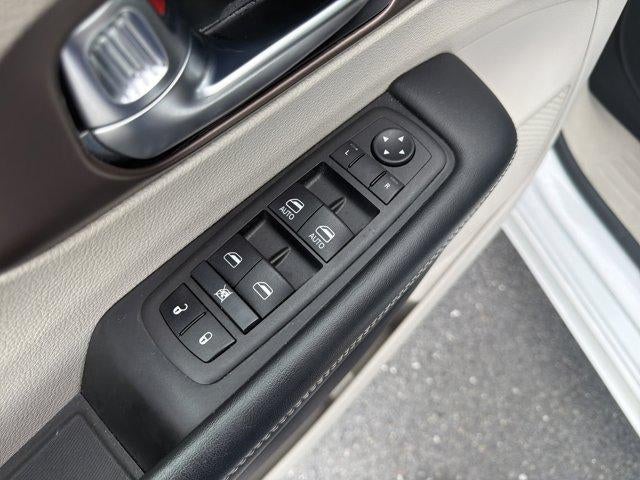 2023 Chrysler Voyager LX FWD