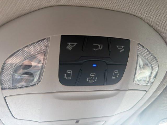 2023 Chrysler Voyager LX FWD