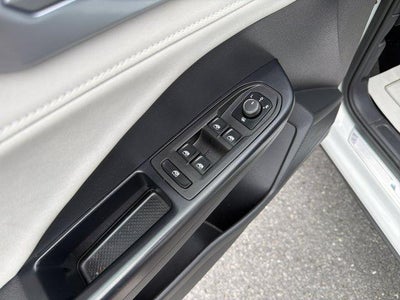 2025 Volkswagen Taos SE 4MOTION