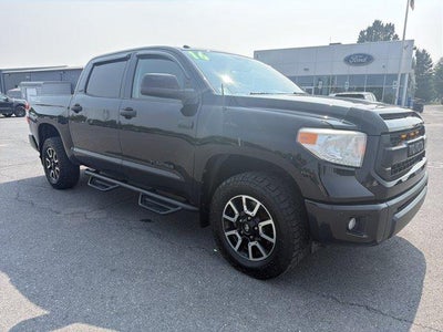 2016 Toyota Tundra 4WD Truck 4WD CrewMax Short Bed 5.7L SR5 (SE)