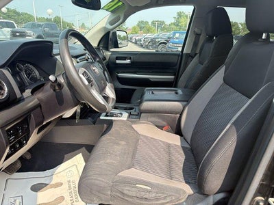 2016 Toyota Tundra 4WD Truck 4WD CrewMax Short Bed 5.7L SR5 (SE)