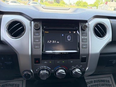 2016 Toyota Tundra 4WD Truck 4WD CrewMax Short Bed 5.7L SR5 (SE)