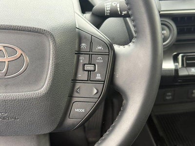 2025 Toyota Prius LE (Natl)