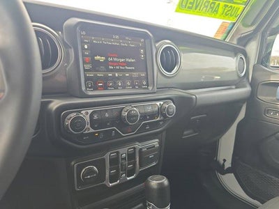 2023 Jeep Gladiator Overland 4x4 *Ltd Avail*