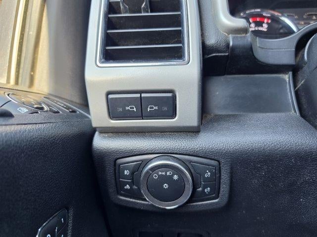 2019 Ford Super Duty F-350 DRW LARIAT 4WD Crew Cab 8' Box