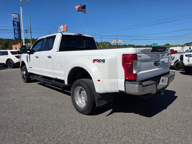 2019 Ford Super Duty F-350 DRW LARIAT 4WD Crew Cab 8' Box