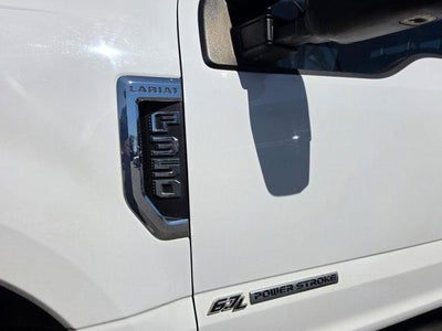 2019 Ford Super Duty F-350 DRW LARIAT 4WD Crew Cab 8' Box