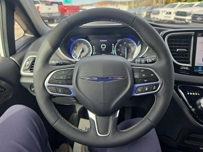 2026 Chrysler Pacifica Select FWD