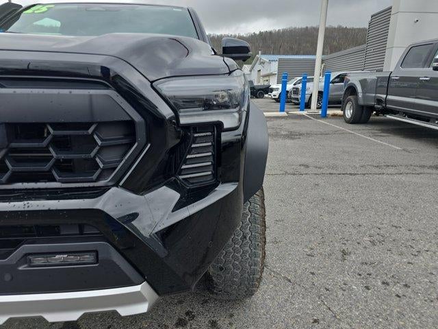 2025 Toyota Tacoma 4WD 4WD Trailhunter Hybrid Double Cab 5' Bed AT (Natl)