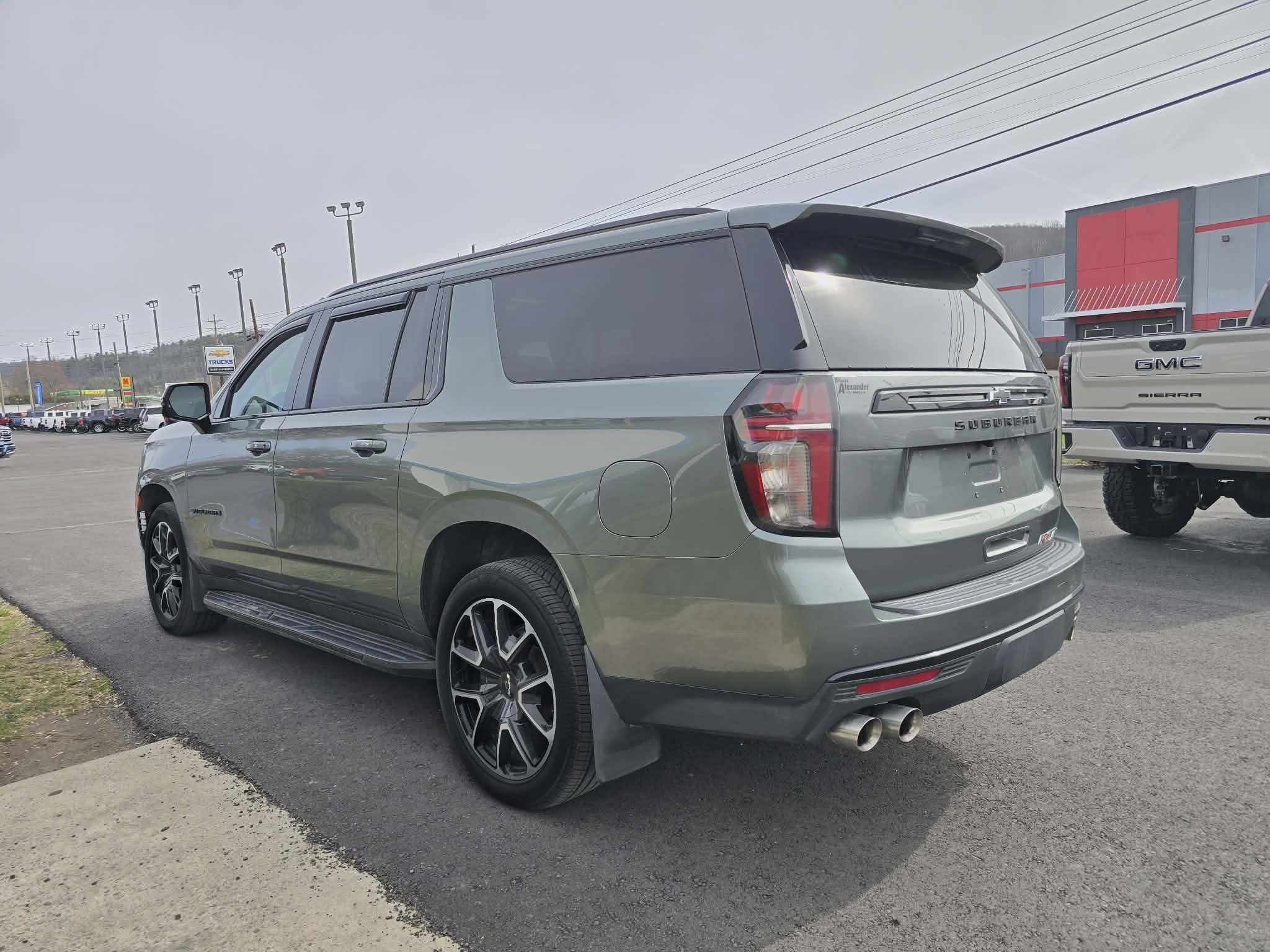 2023 Chevrolet Suburban RST