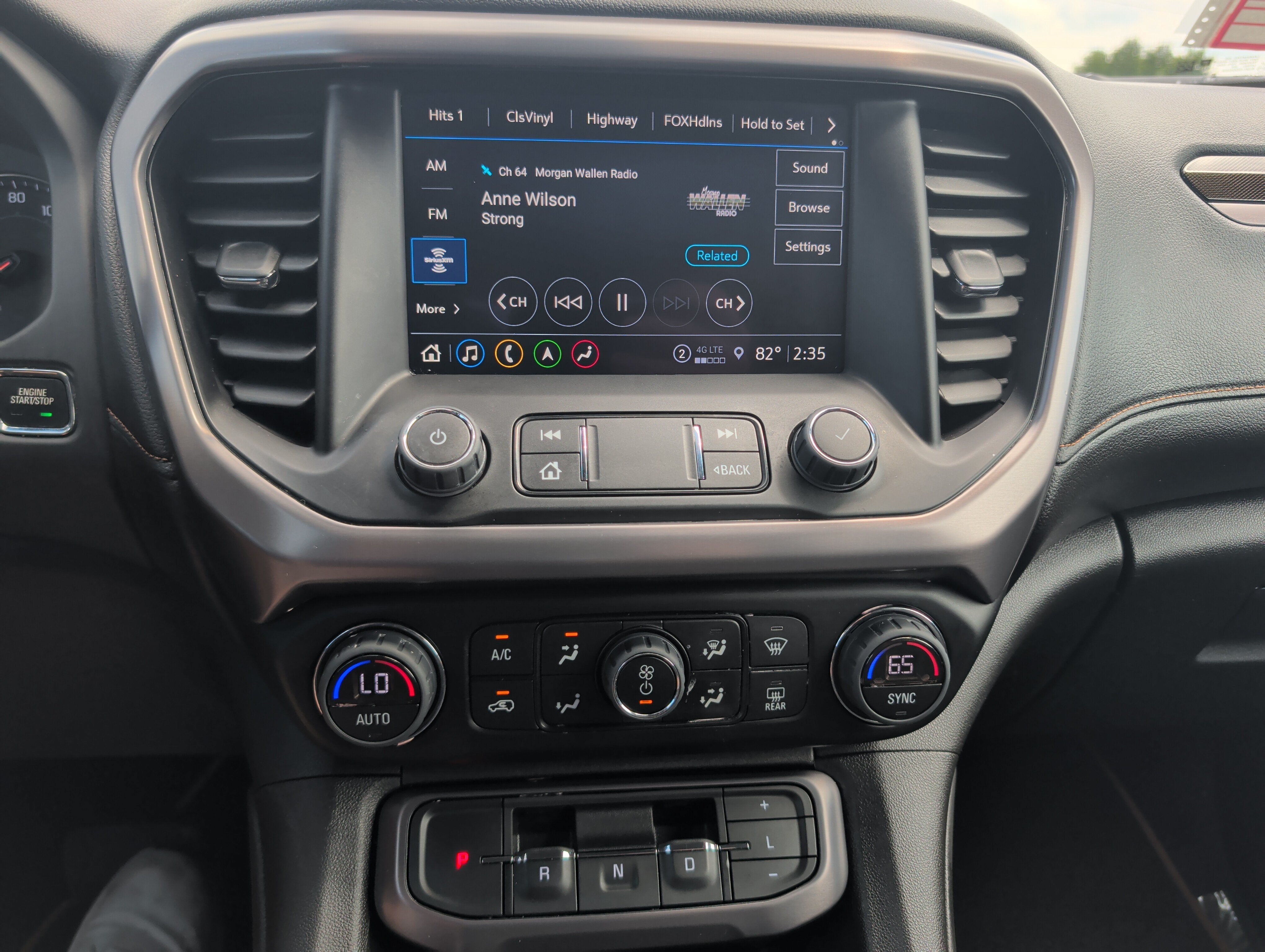 2023 GMC Acadia AT4