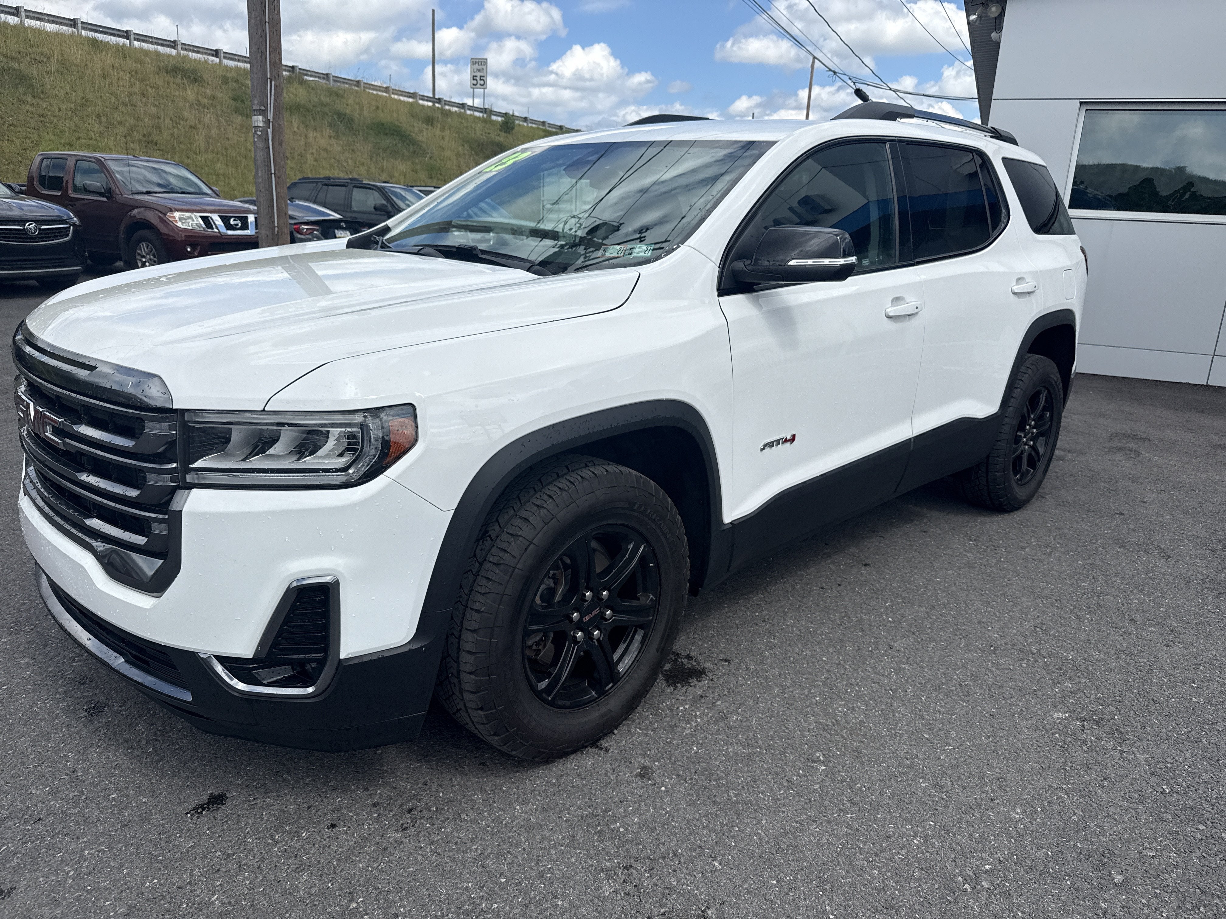 2023 GMC Acadia AT4