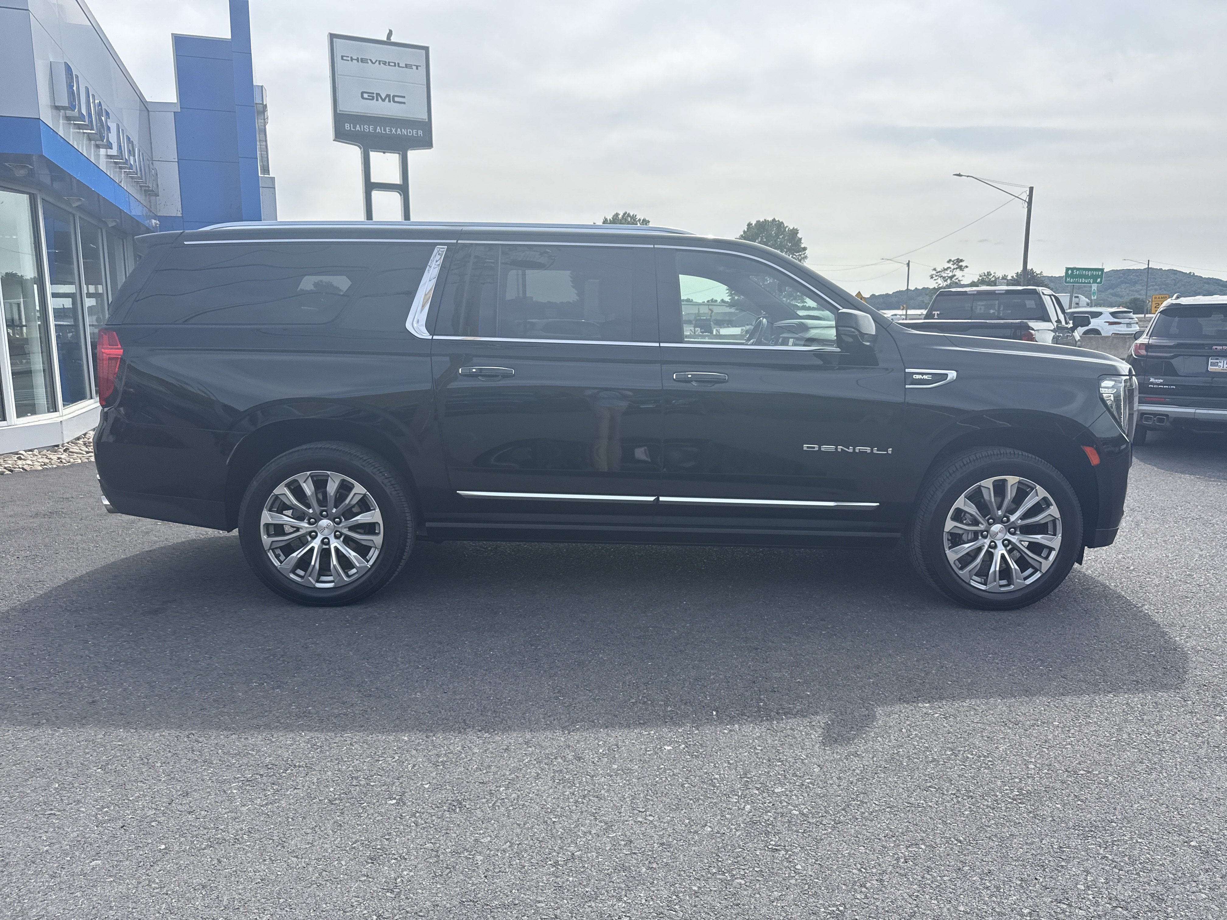 2022 GMC Yukon XL Denali