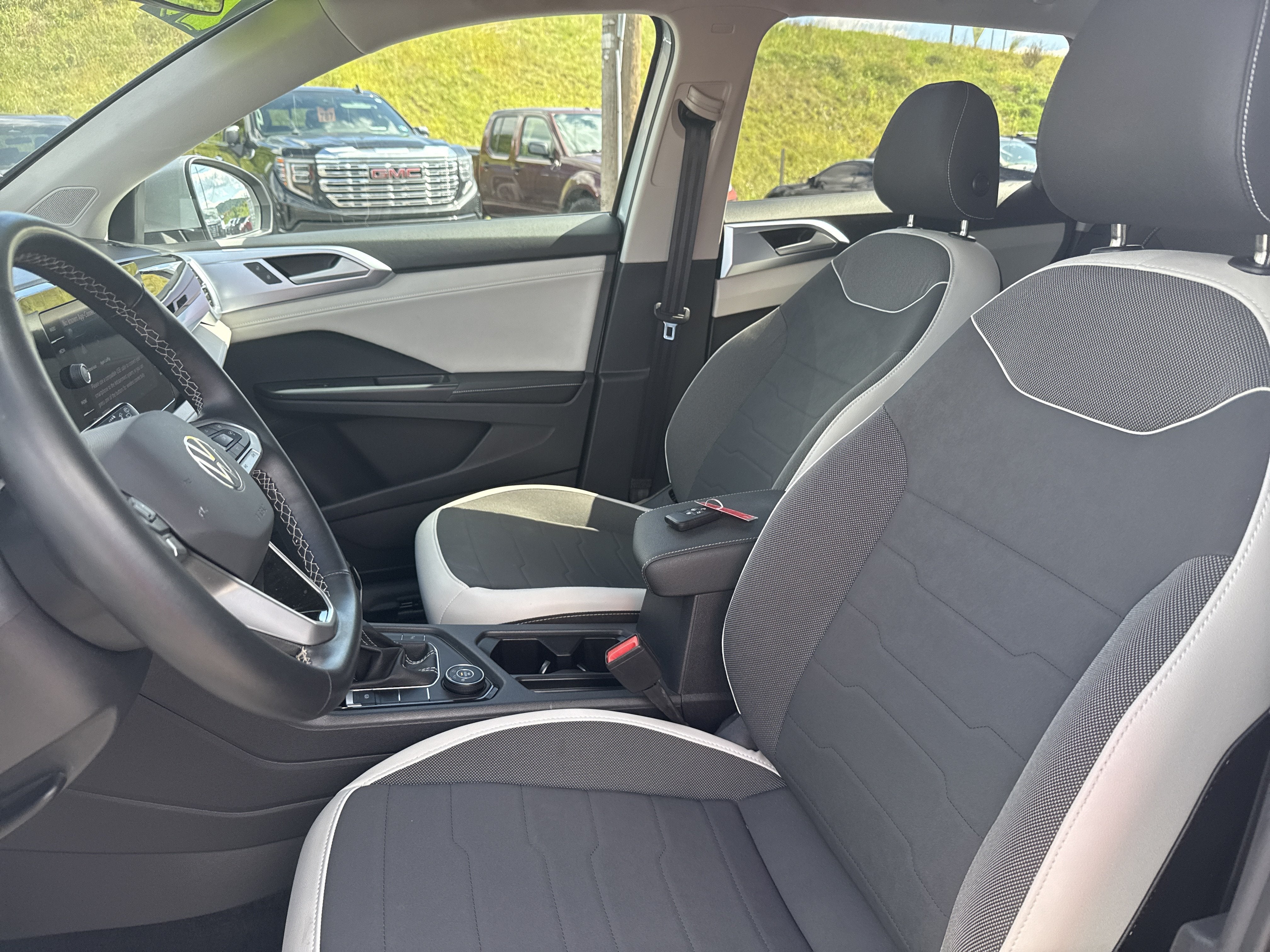 2025 Volkswagen Taos SE